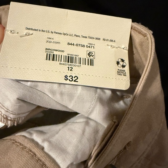 A.n.a. Size 12 Women's Tan Kahki Mid-Rise Shortie Short Shorts with 3.5” inseam - Picture 7 of 7